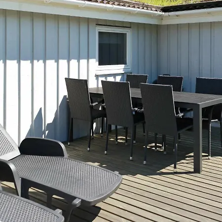 Three-bedroom In 4 Holiday home *
