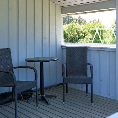 Three-bedroom In 4 Holiday home *