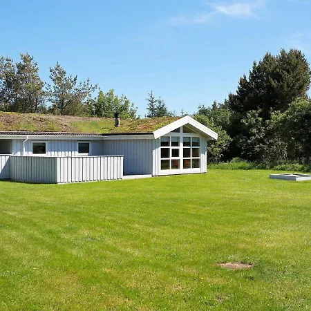 Three-bedroom In 4 Blokhus