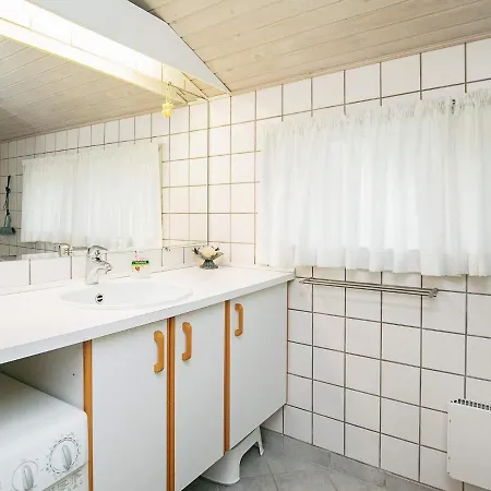 Three-bedroom In 4