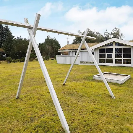 Three-bedroom In 4 *