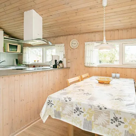 Three-bedroom In 4 Holiday home *