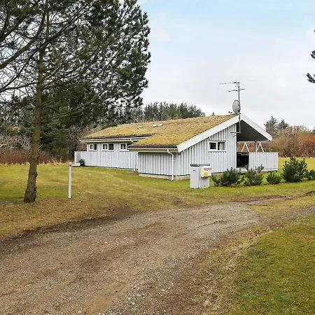 Three-bedroom In 4 Holiday home