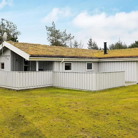 Holiday home Three-bedroom In 4 *