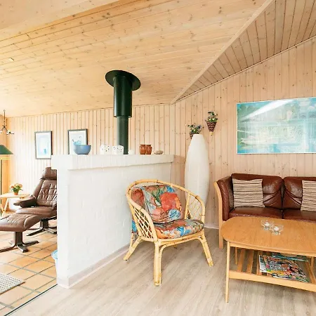 Holiday home Three-bedroom In 4 *