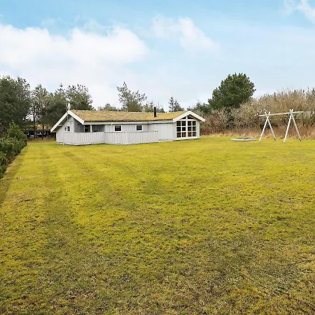 Holiday home Three-bedroom In 4 *