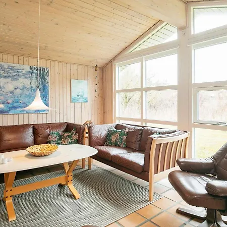 Three-bedroom In 4 *