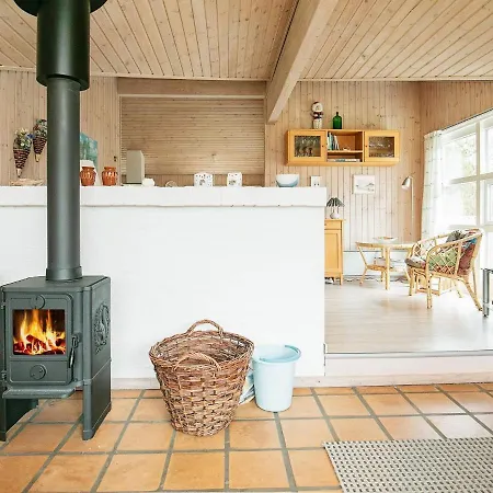 Holiday home Three-bedroom In 4