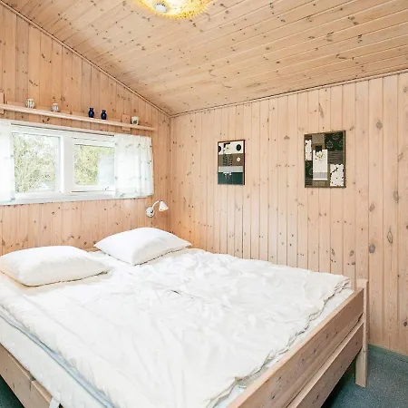 Three-bedroom In 4 *